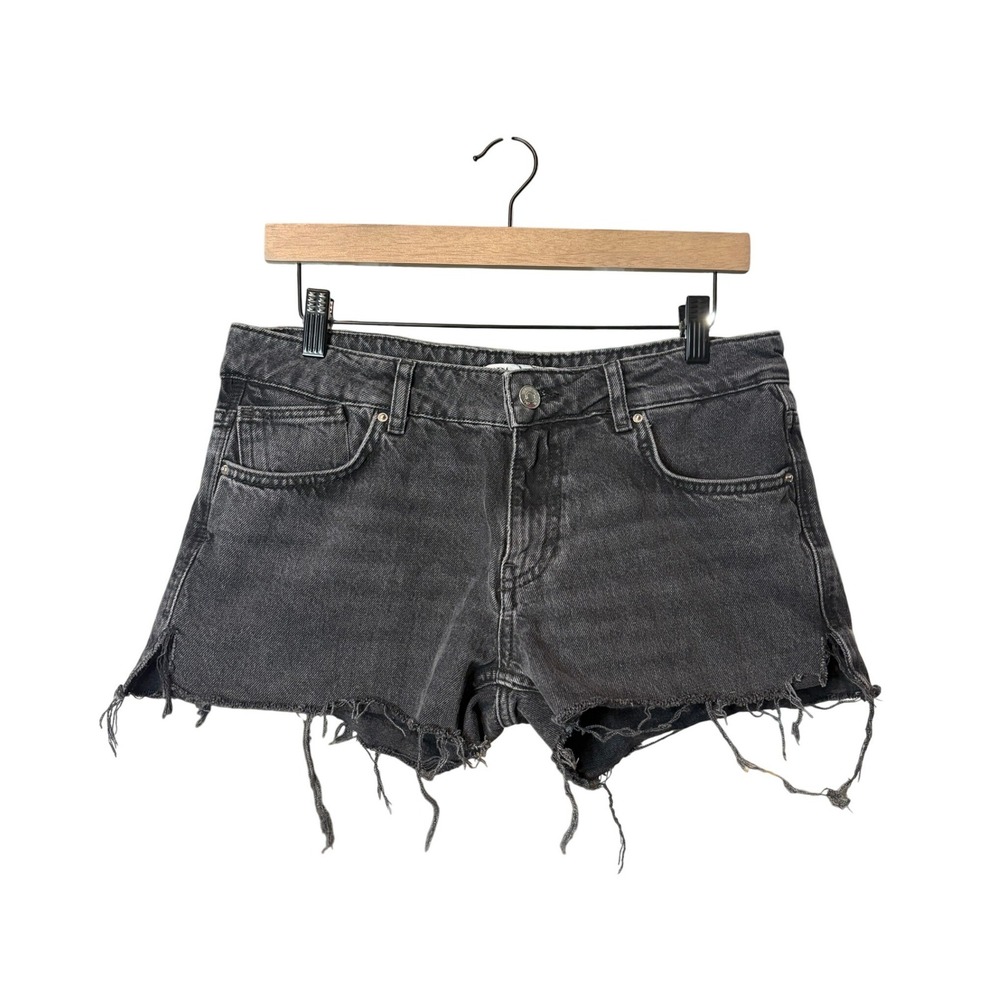 Zara Women Washed Black Distressed Frayed Hem Denim Shorts Size 6 Mid Rise